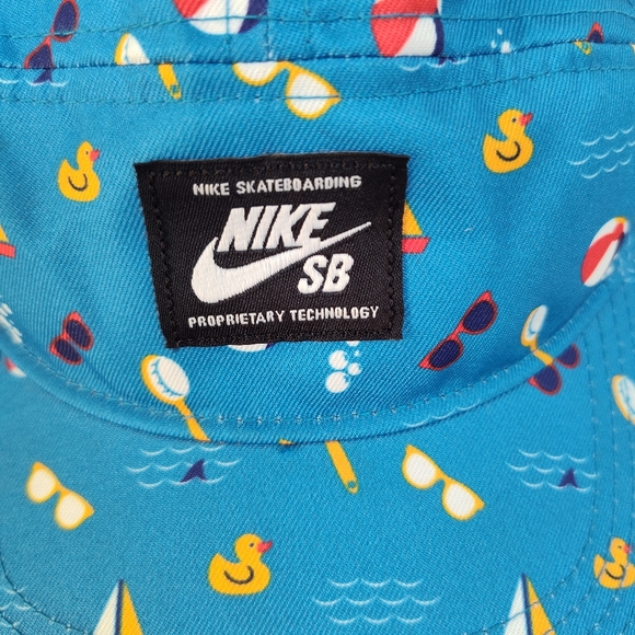Nike SB Beach Motif 5 Panel Hat Cap Blue Yellow White Skateboarding Snapback - Picture 2 of 6
